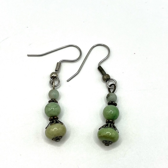 Bead Earrings beautiful colorful beads! Silver Tone hooks wearable earrings - Picture 4 of 7